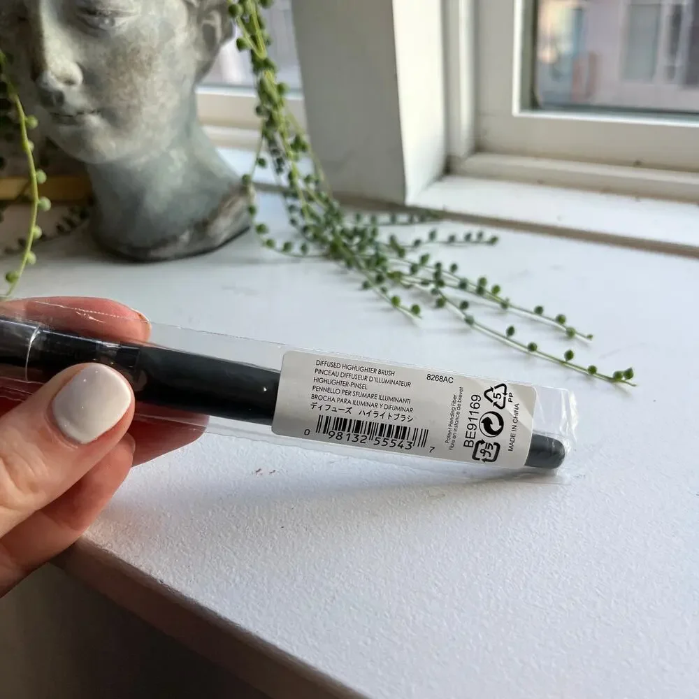 NEW BareMinerals Diffused Highlighter Brush